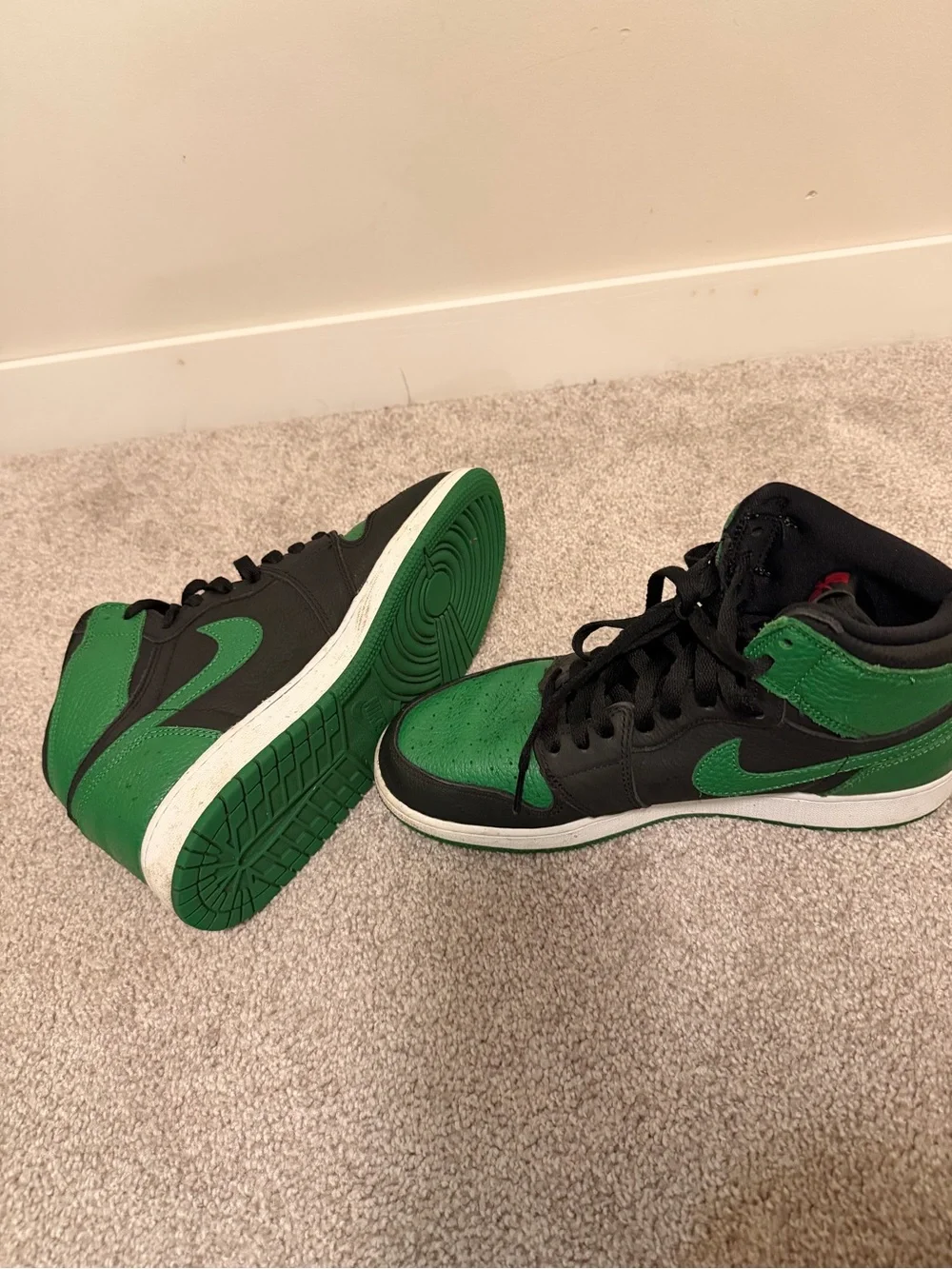 Air Jordan 1 Mid Green Toe Black/Pine Green Sneakers